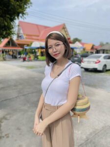 ขวัญแว่น