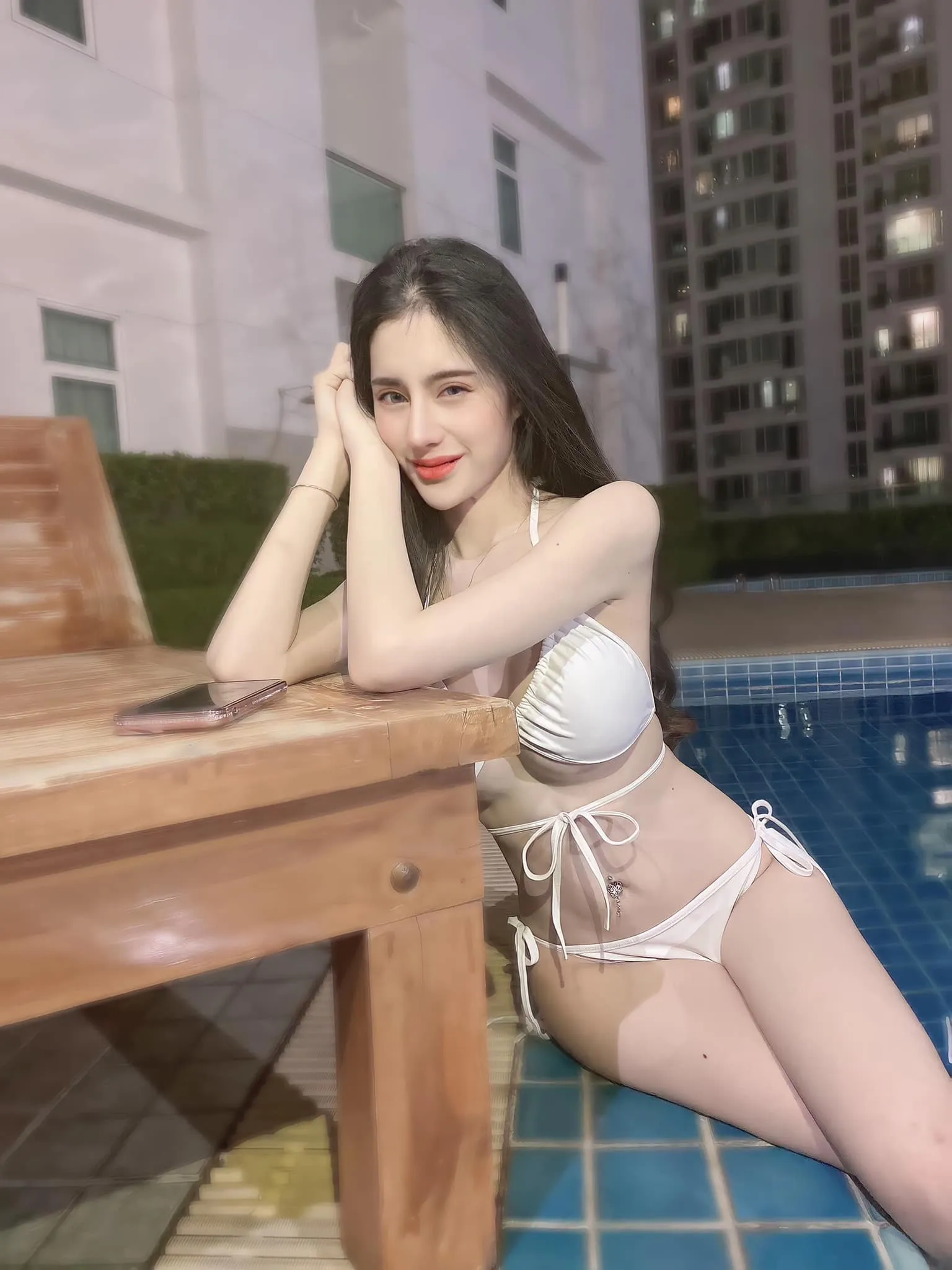 พิเพลง เน็ตไอดอลสาว