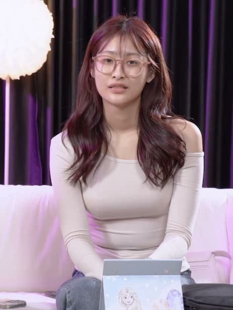 น้องพีค bnk48 เด็กเนิร์ด